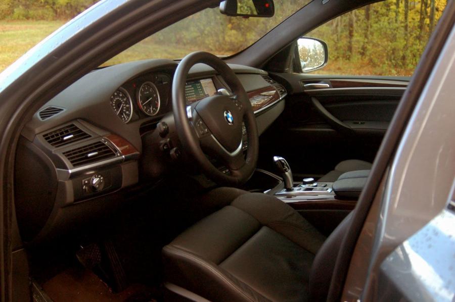  BMW X6 XDrive 3.5i 2008 года  (фото 30 из 44)